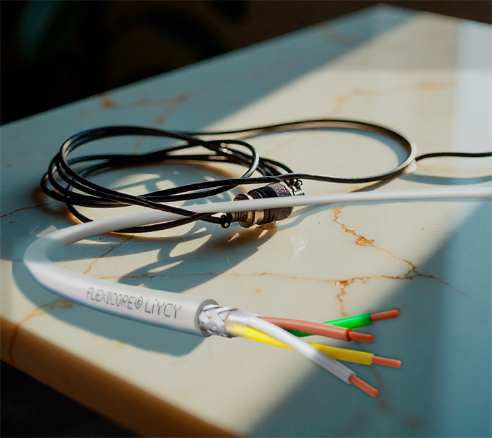 Провод / кабель 4х1,5 HELLUKABEL 4x1.5  / EMV-2YSLCY-J4G1.5/  4G1.5 (4*1.5) экранированный ep3ejSNVgcyv5wL3DonmA1